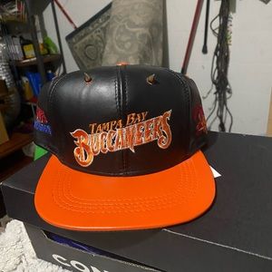 Snap back hats great condition
